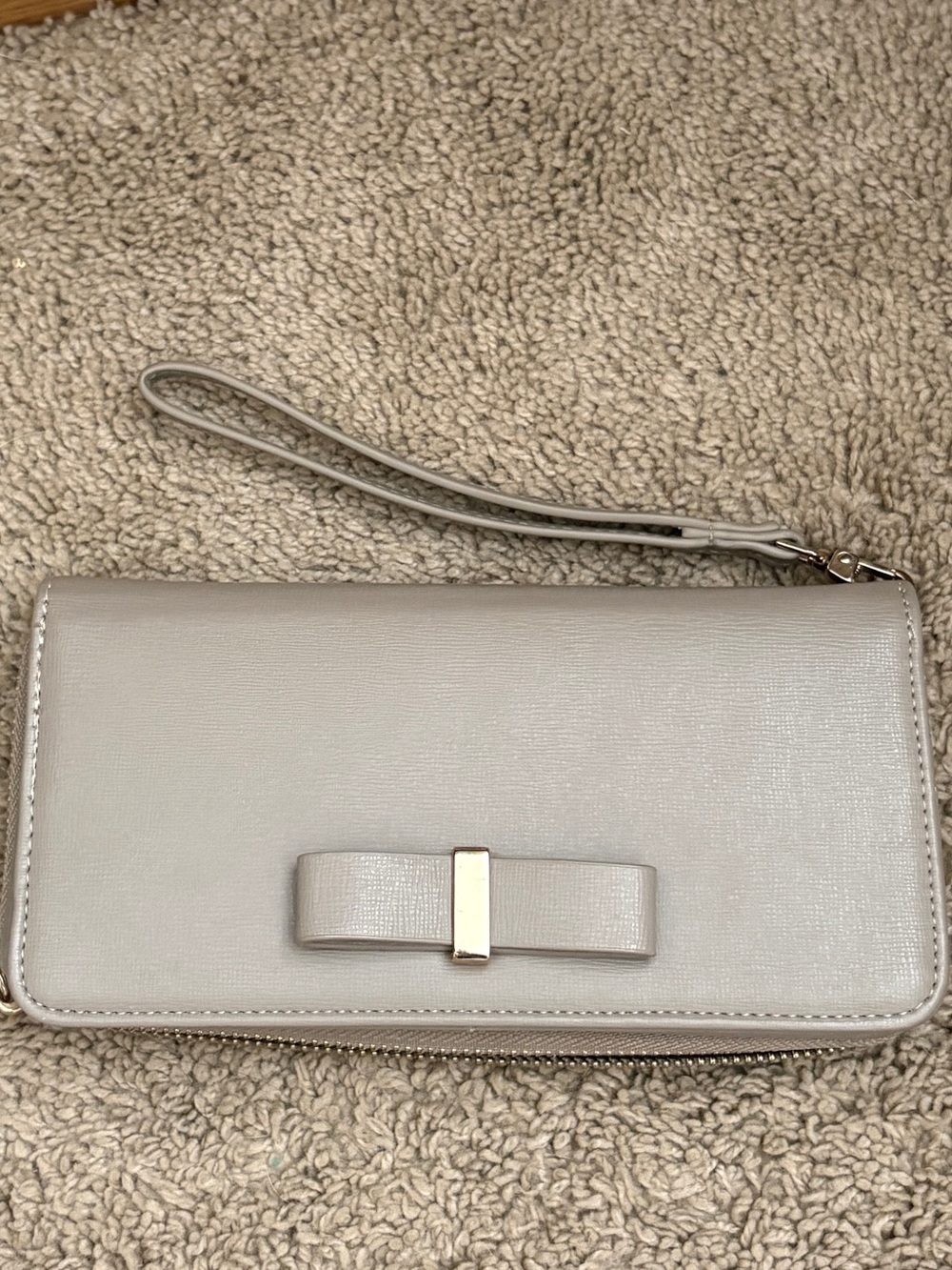 Miztique Cream Bow Wristlet Clutch